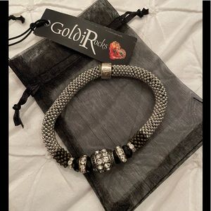 Pretty bracelet that sparkles!